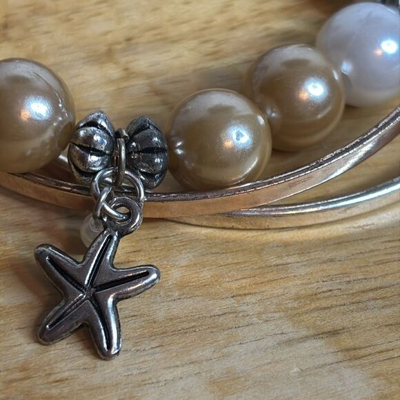 Set of 3 silver tone white and cream faux pearl bracelets with starfish charm - Picture 3 of 6